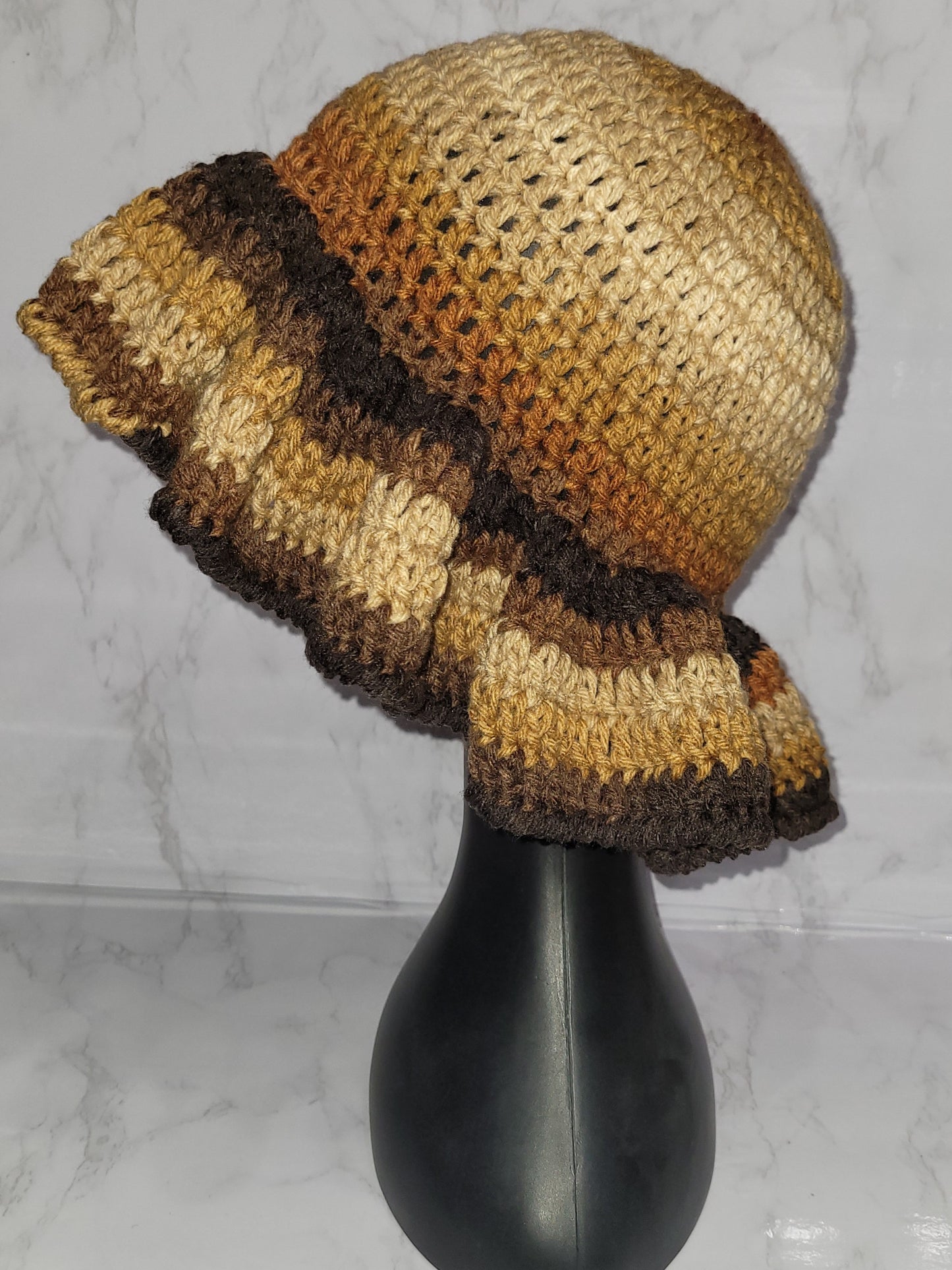 Crochet Wavy Brim Bucket Hat (Deep Wave)